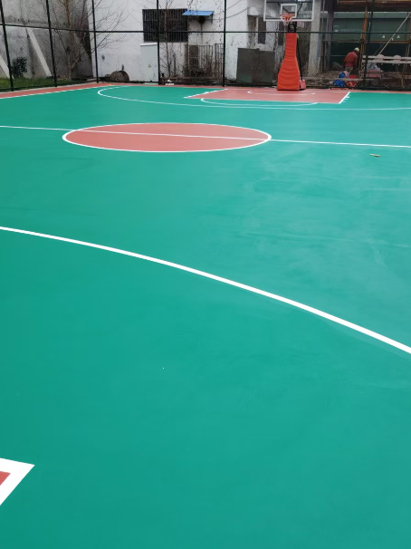 淮安 球场长期使用易出现地面开裂